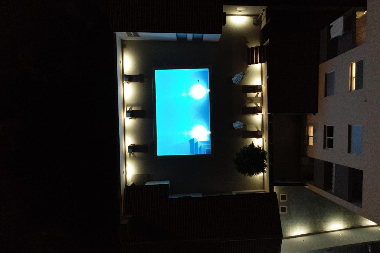 Apartment Zara - Luxury Apartment With Private Pool Exterior photo