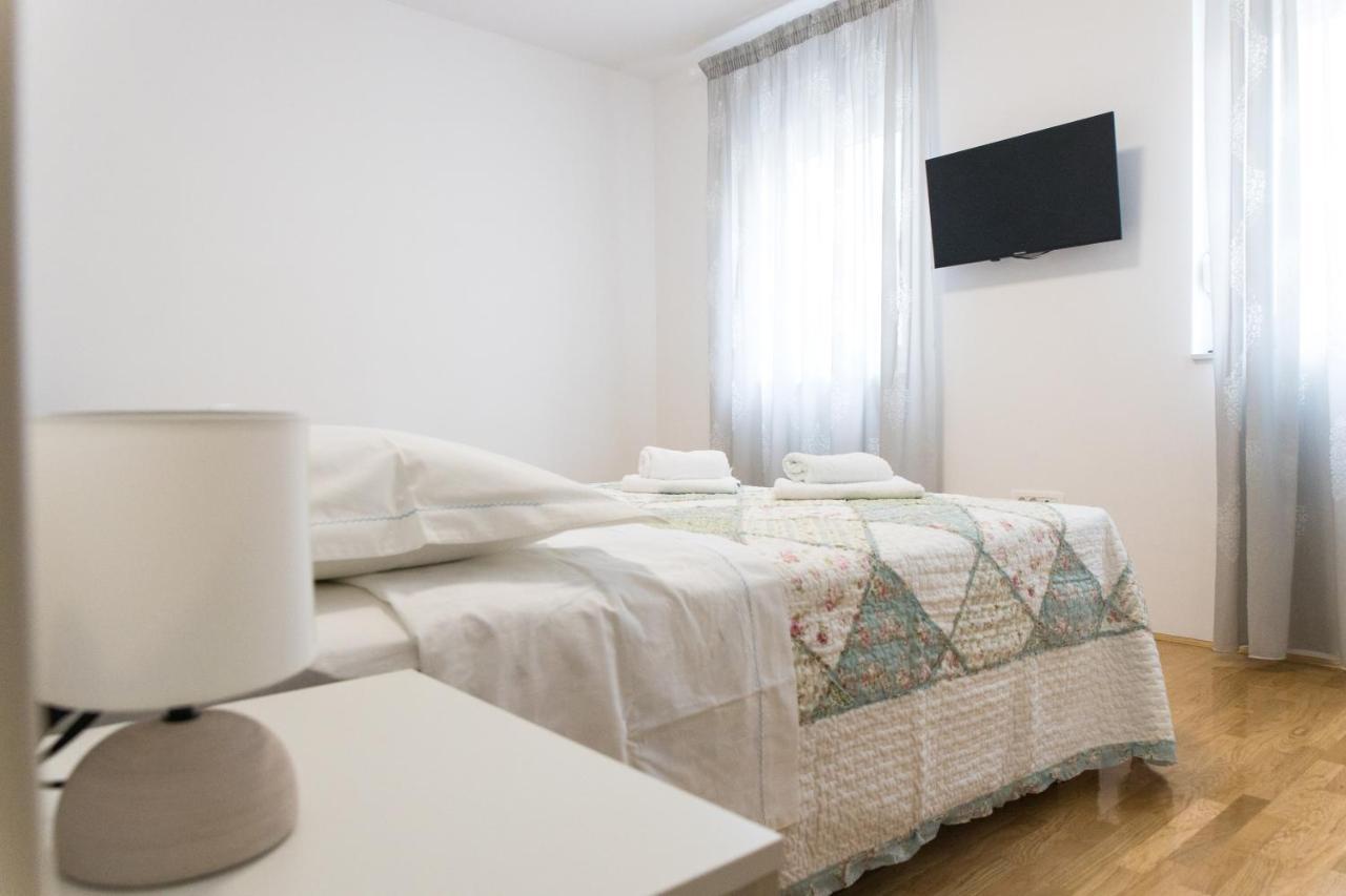 Apartment Zara - Luxury Apartment With Private Pool Exterior photo