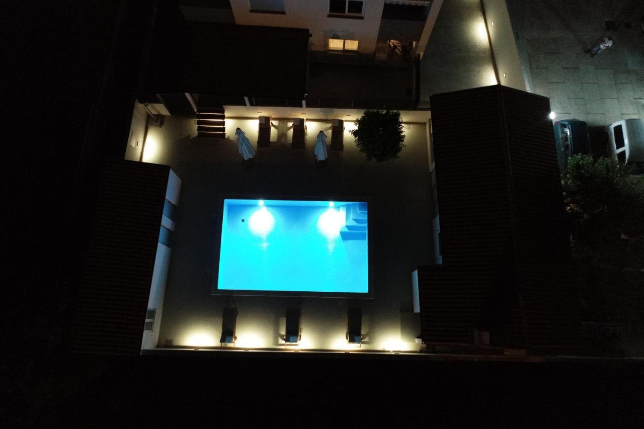 Apartment Zara - Luxury Apartment With Private Pool Exterior photo
